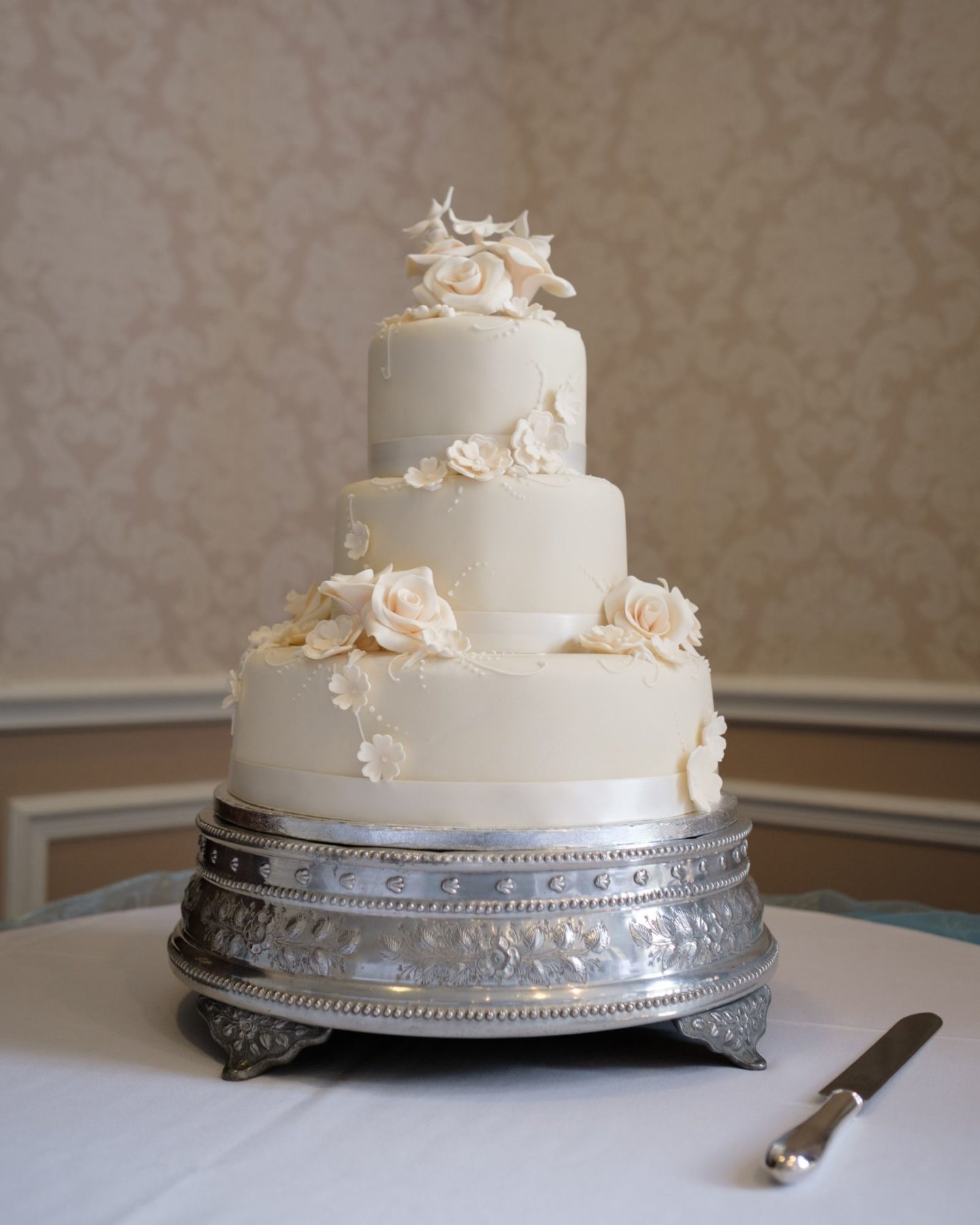 Traditional white wedding cake 