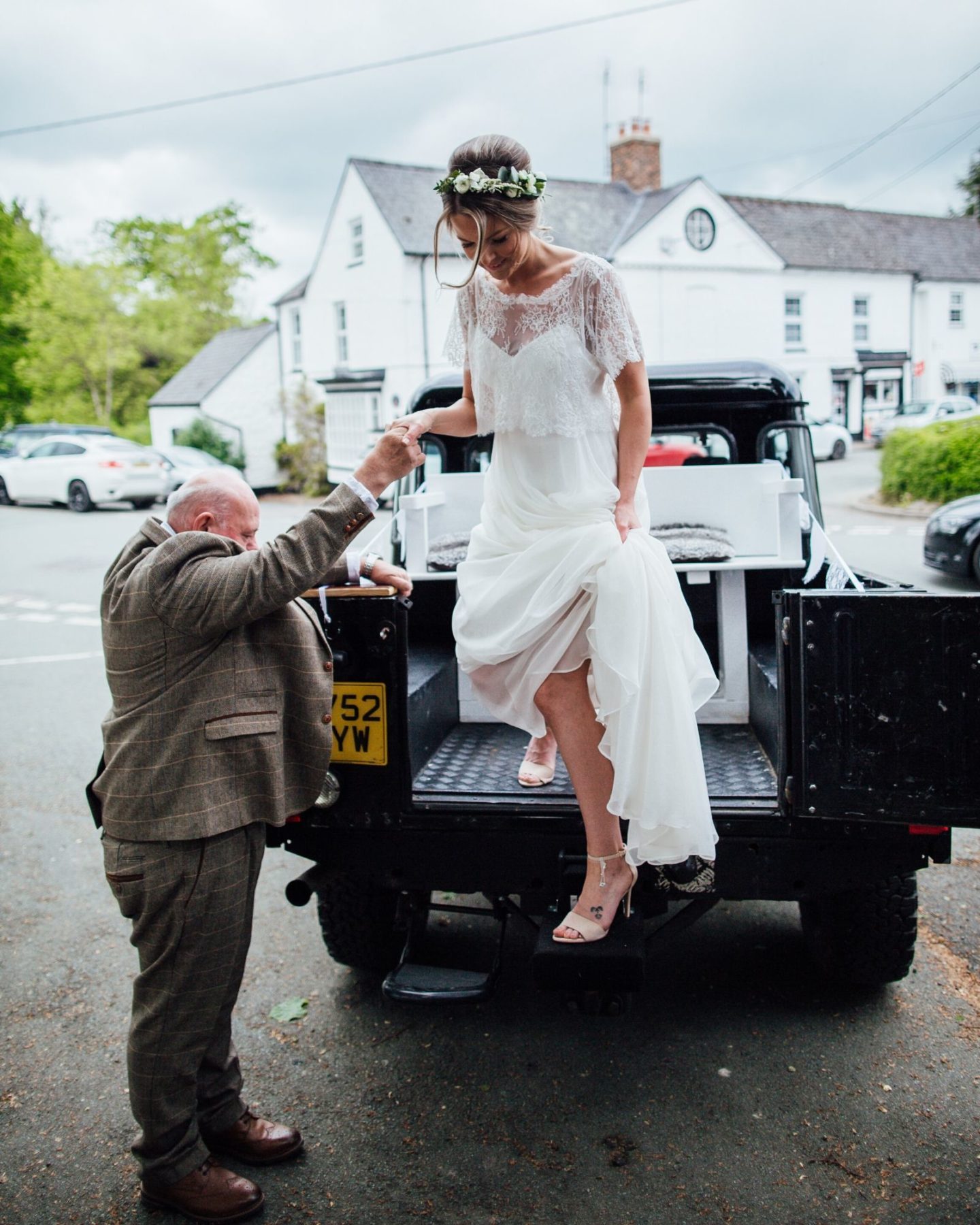 Wedding transport Land Rover Defender